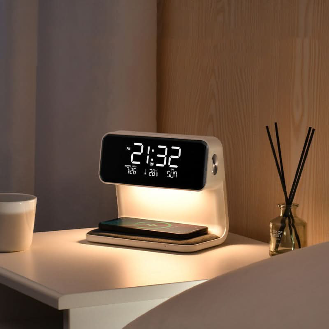 Nachttisch-Uhr mit kabellosem Laden und Leuchten