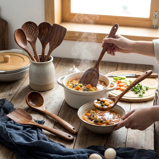 Holzbesteck-Set für kratzfreies Kochen