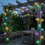 Guirlandes lumineuses à motifs pour terrasses accueillantes