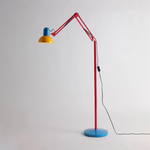 Lampadaire colorblock pour un éclairage focalisé
