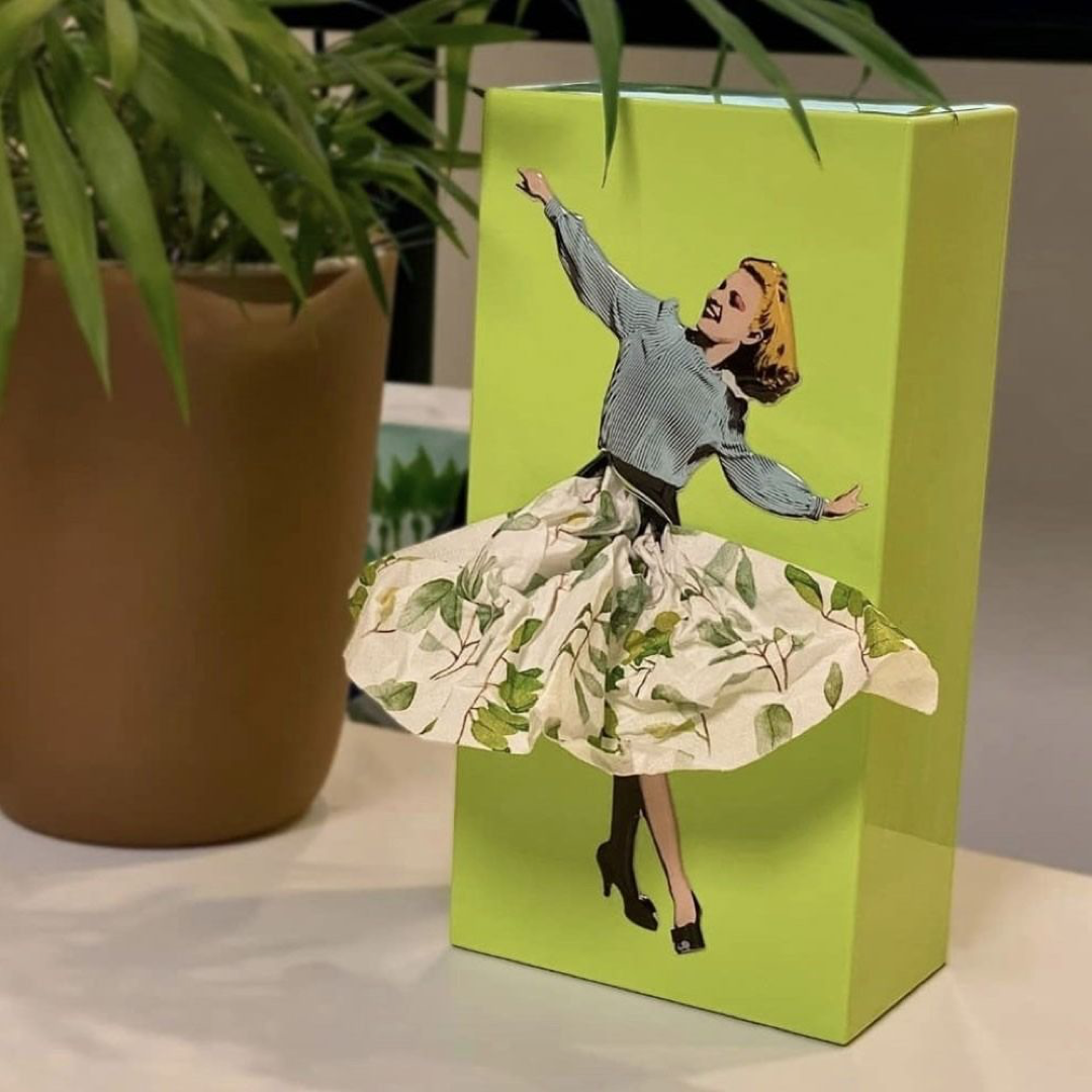 Breezy Dress Tissue Holder – Stable One-Hand Pulls