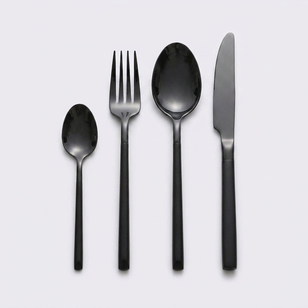 Geformtes Besteckset für einladendes Essen