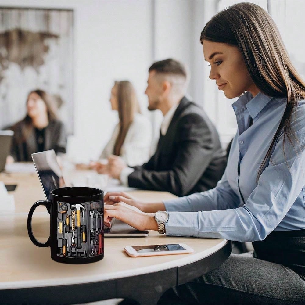 Tasse à café sur le thème des outils pour un café quotidien réconfortant
