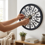 Horloge murale vintage en métal – un temps paisible