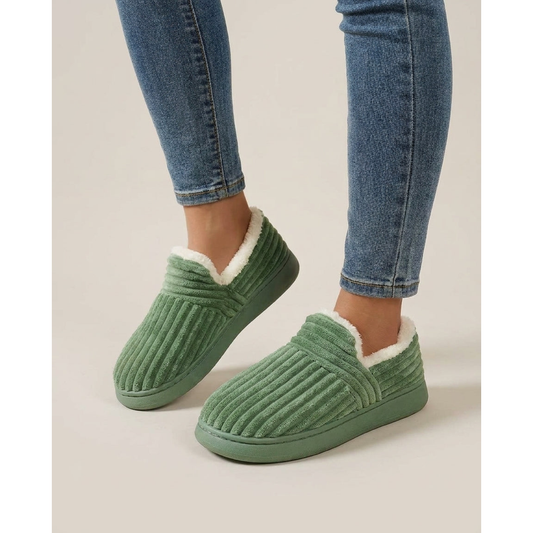 Pantuflas forradas de vellón para pasos cálidos y seguros