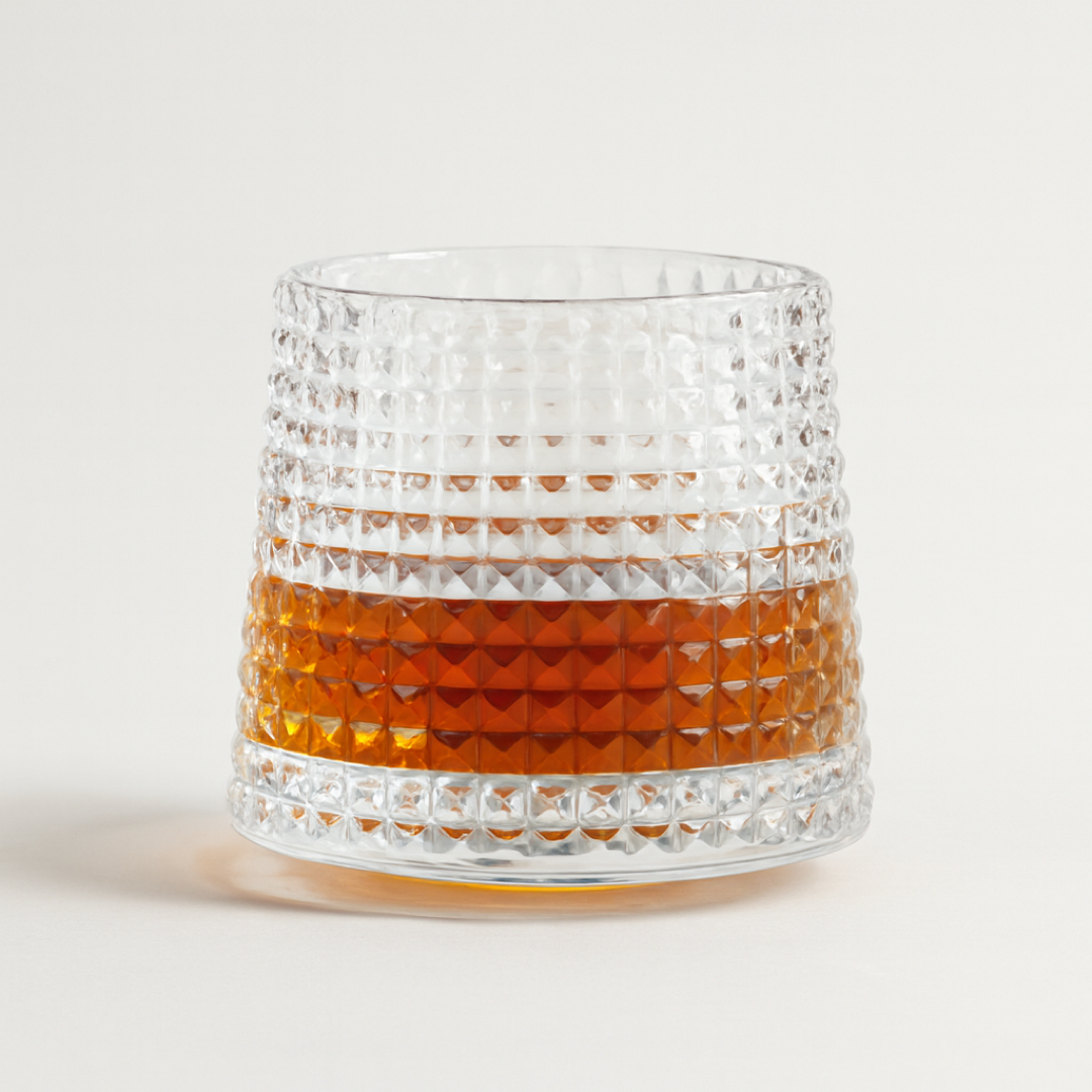 Draaiende whiskyglaasjes voor boeiende inschenkingen