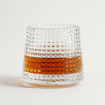 Draaiende whiskyglaasjes voor boeiende inschenkingen