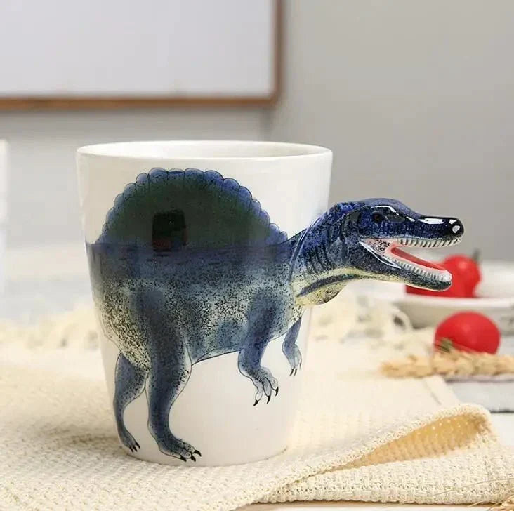 Taza de dinosaurio pintada a mano para pausas de café divertidas